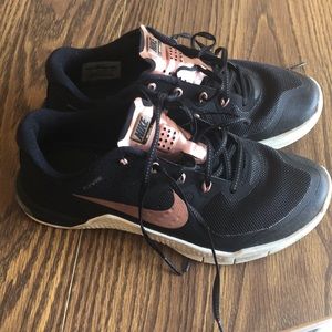 Rose gold Nike Metcon 2